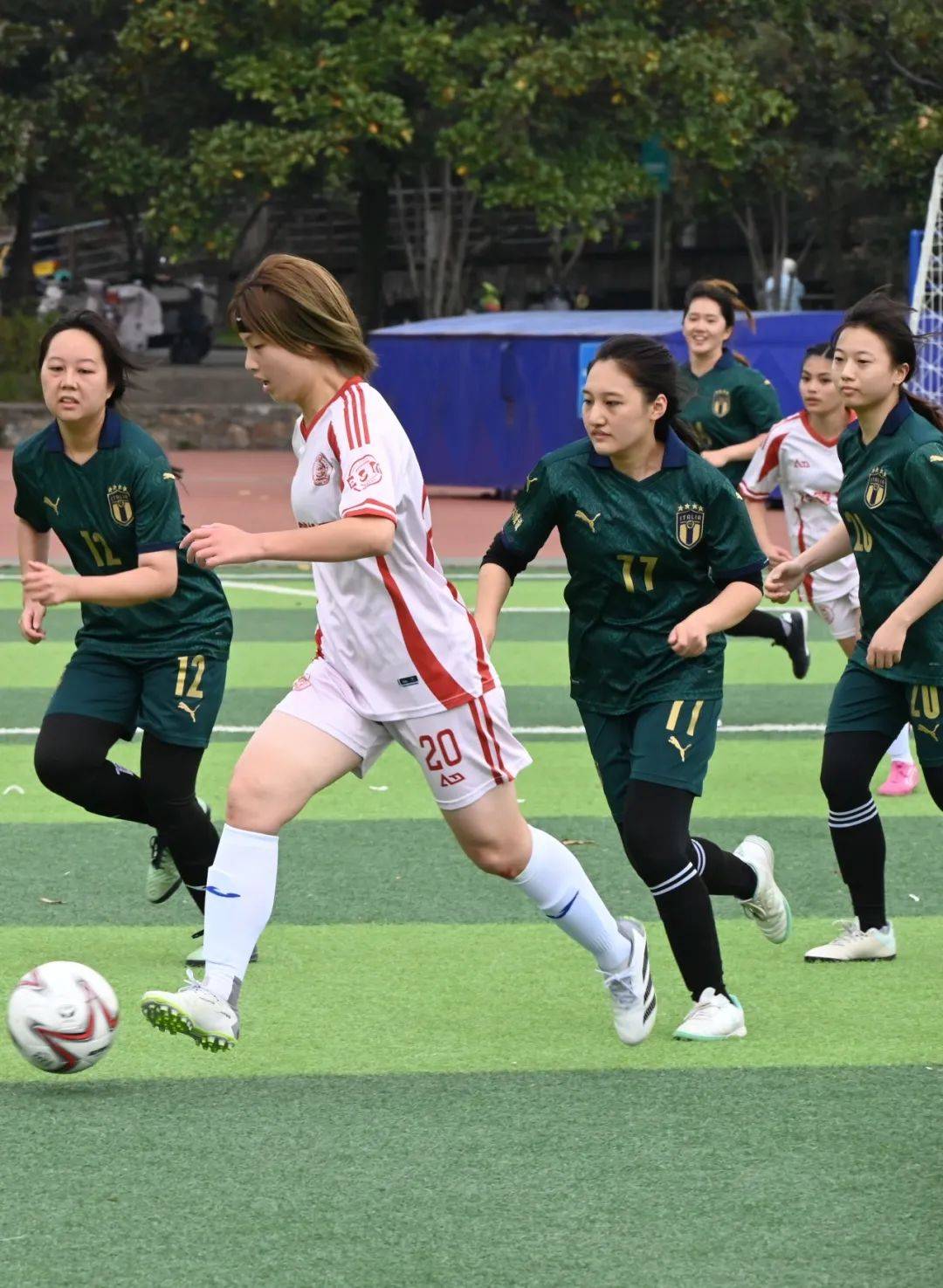 国际女足赛事节奏快速，双方互有进攻反击反复交替的简单介绍