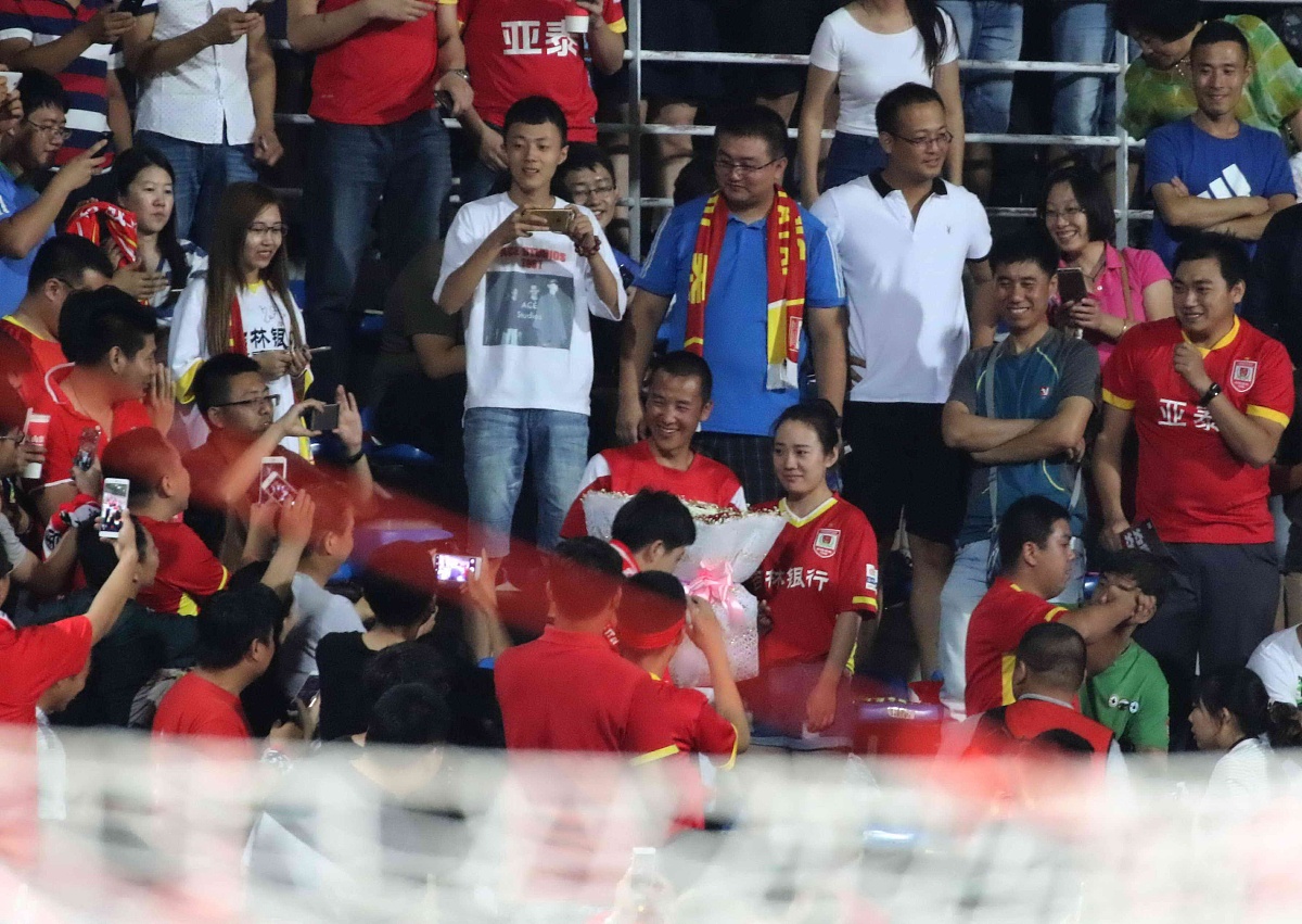 网队的团队凝聚力受到球迷们称赞 网队的团队凝聚力受到球迷们称赞