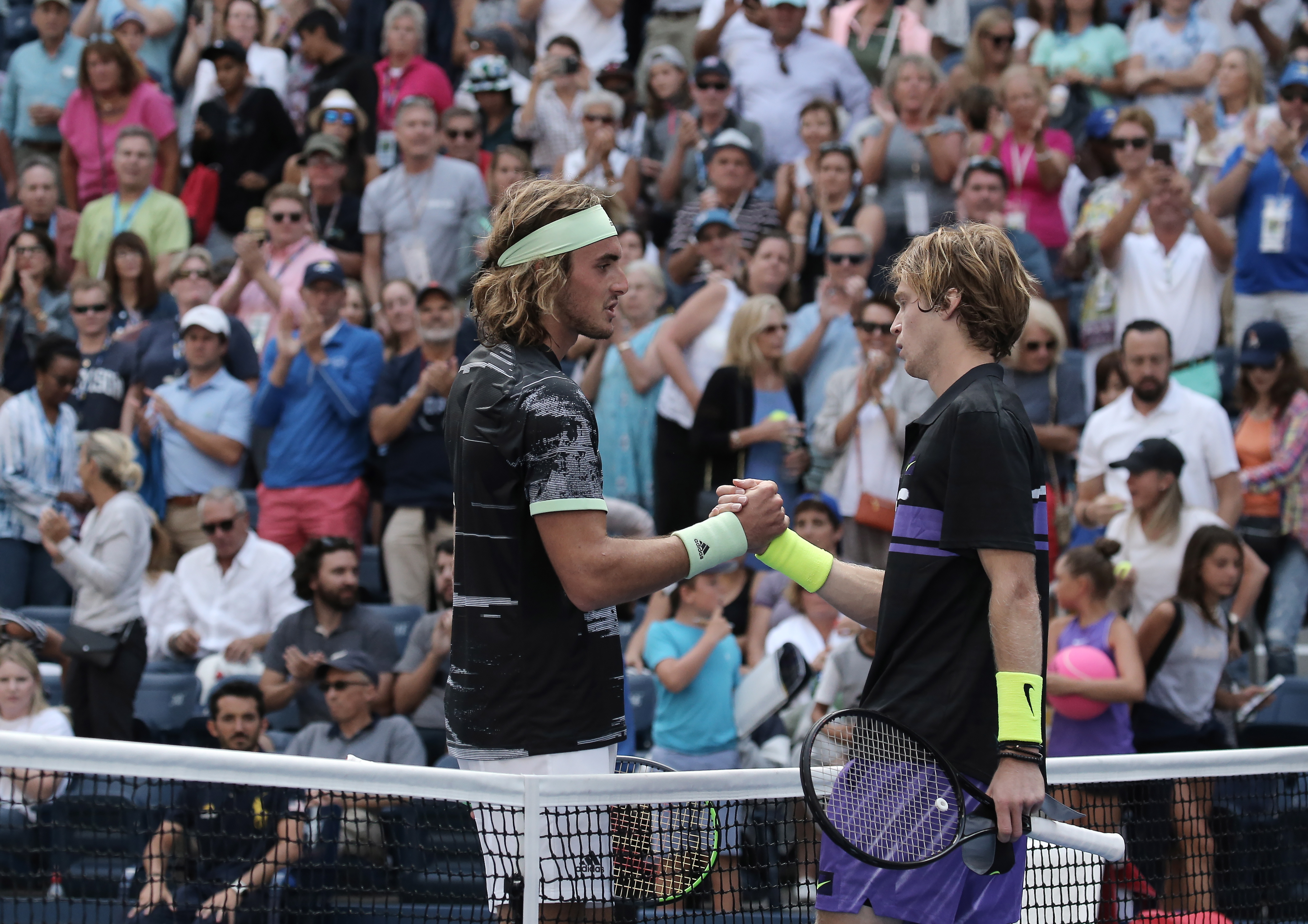 关于美国网球队力克西班牙网球队，西西帕斯制霸全场的信息