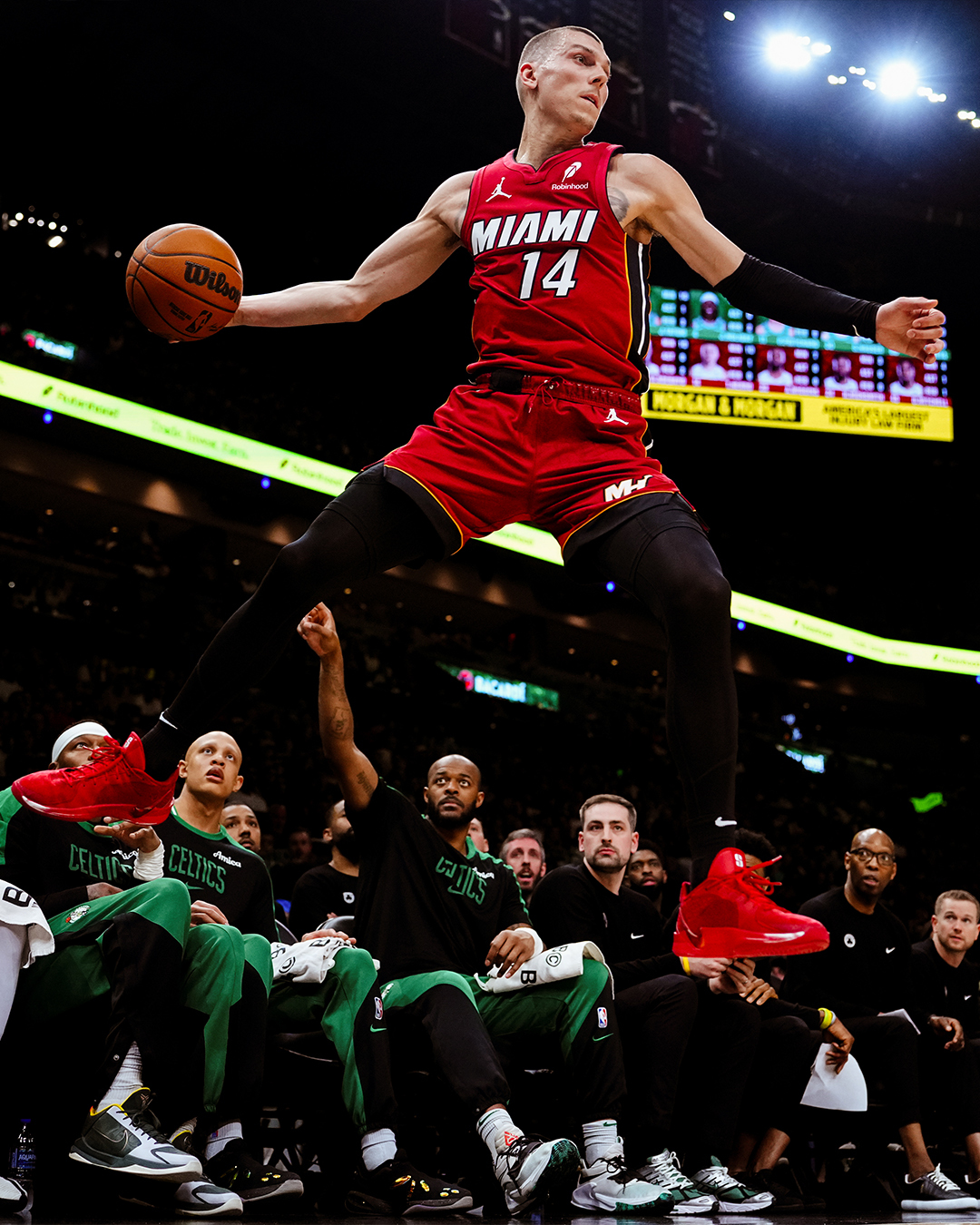 热火负开拓者，遭遇两连败