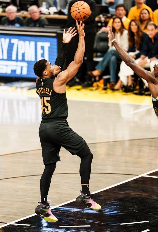 关于德国男篮轻取法国男篮，米切尔惊艳世界的信息