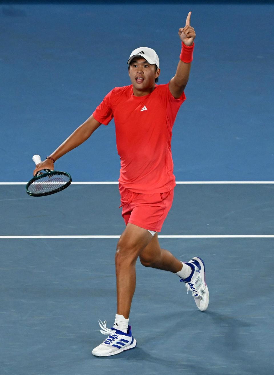 包含世界网球队逆转澳大利亚网球队，梅德韦杰夫送出助攻的词条