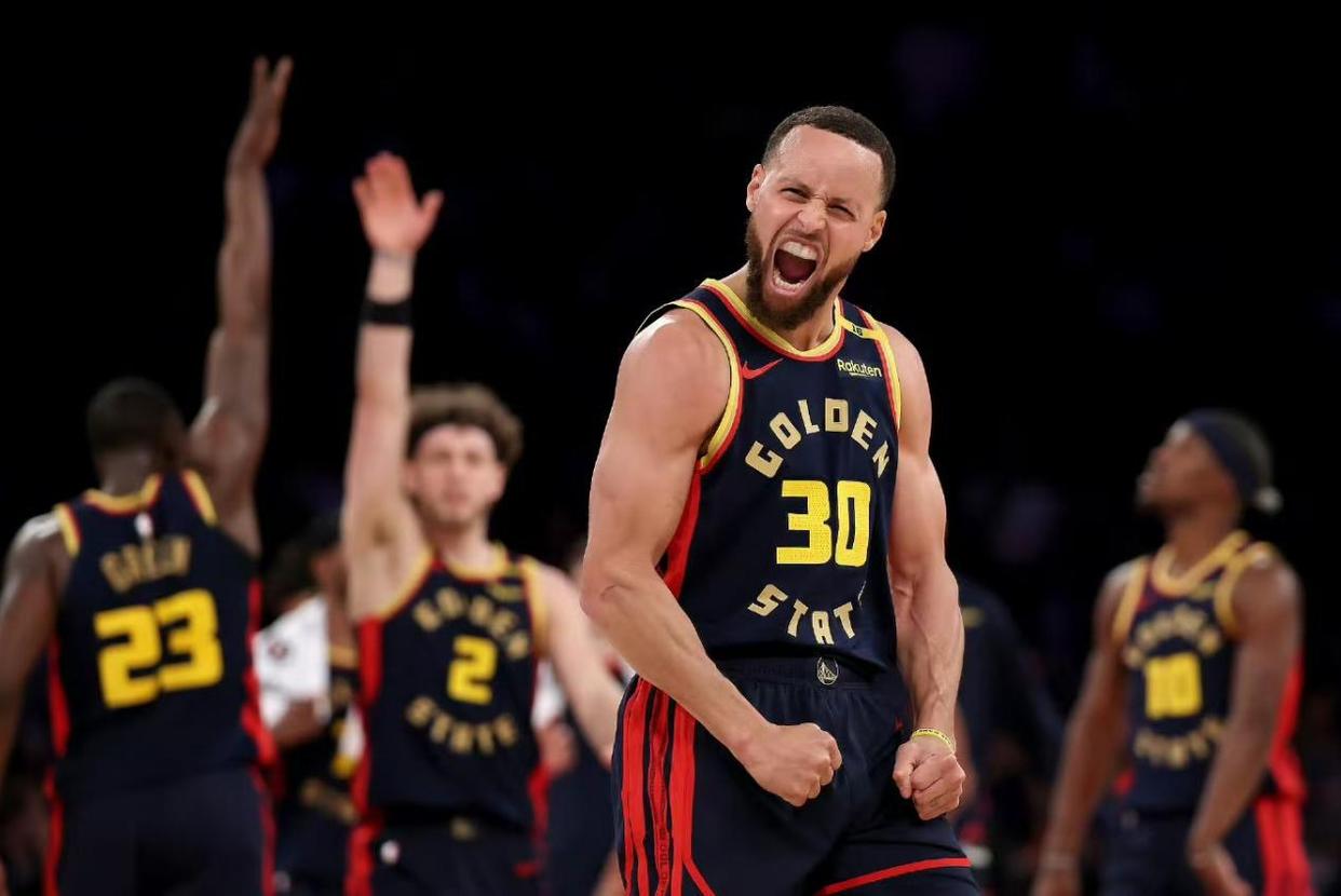 勇士遭尼克斯逆转，库里无奈