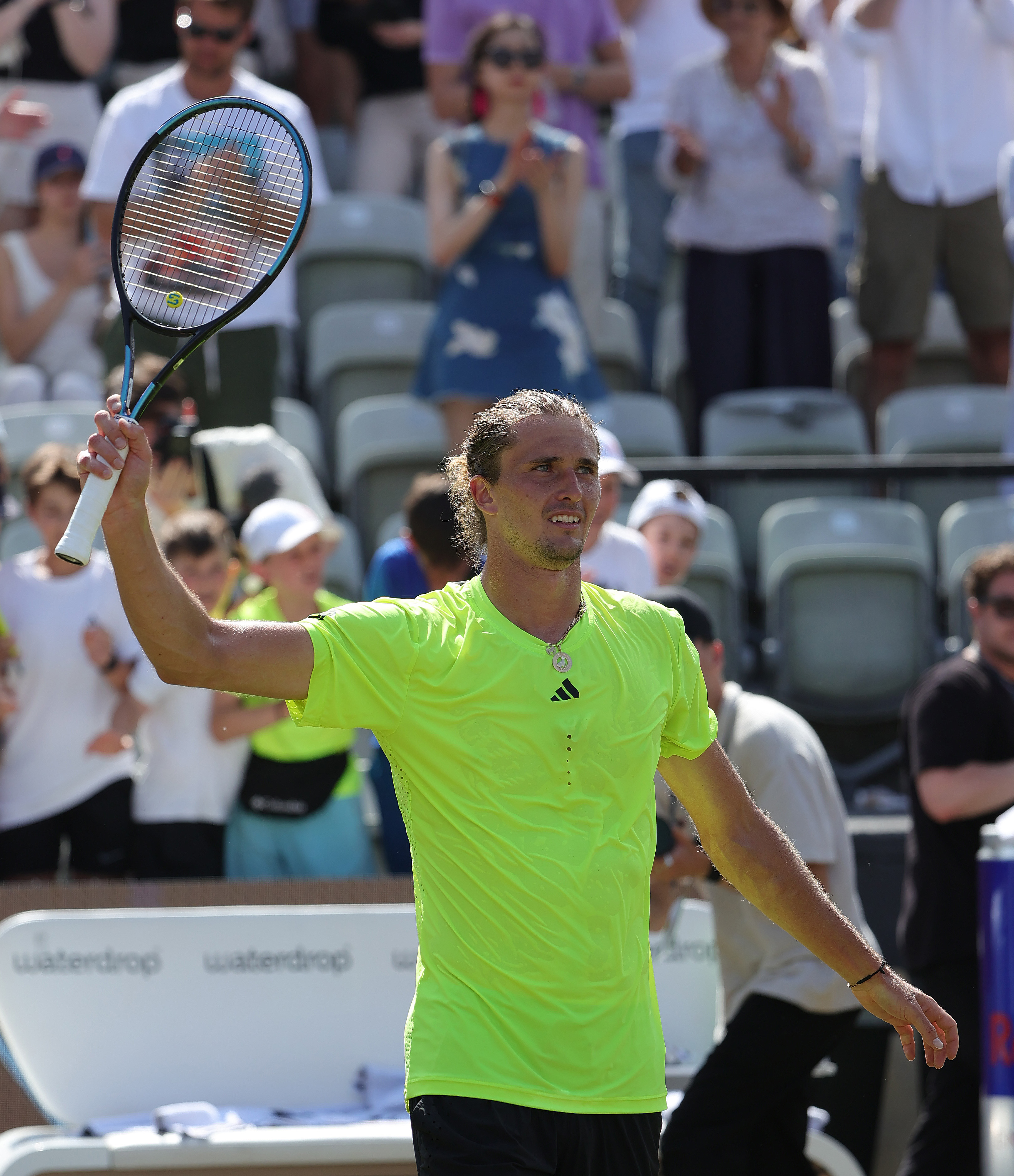 包含意大利网球队鏖战世界网球队，兹维列夫送出助攻的词条