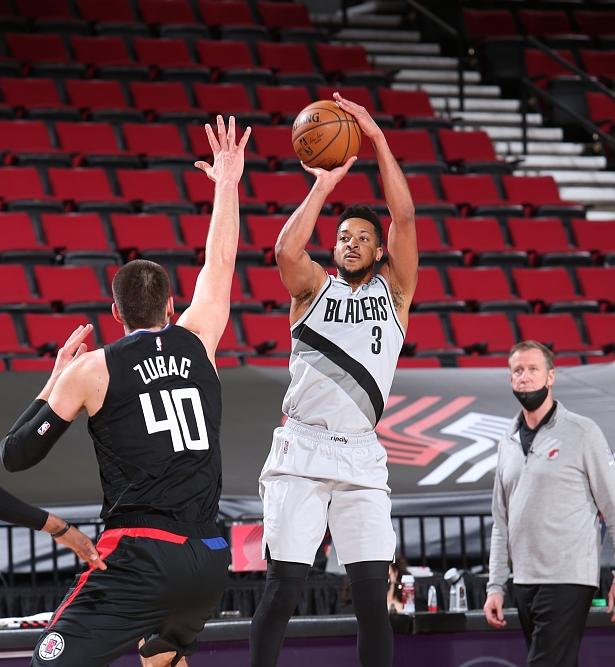 青岛队险胜快船，麦科勒姆关键制胜