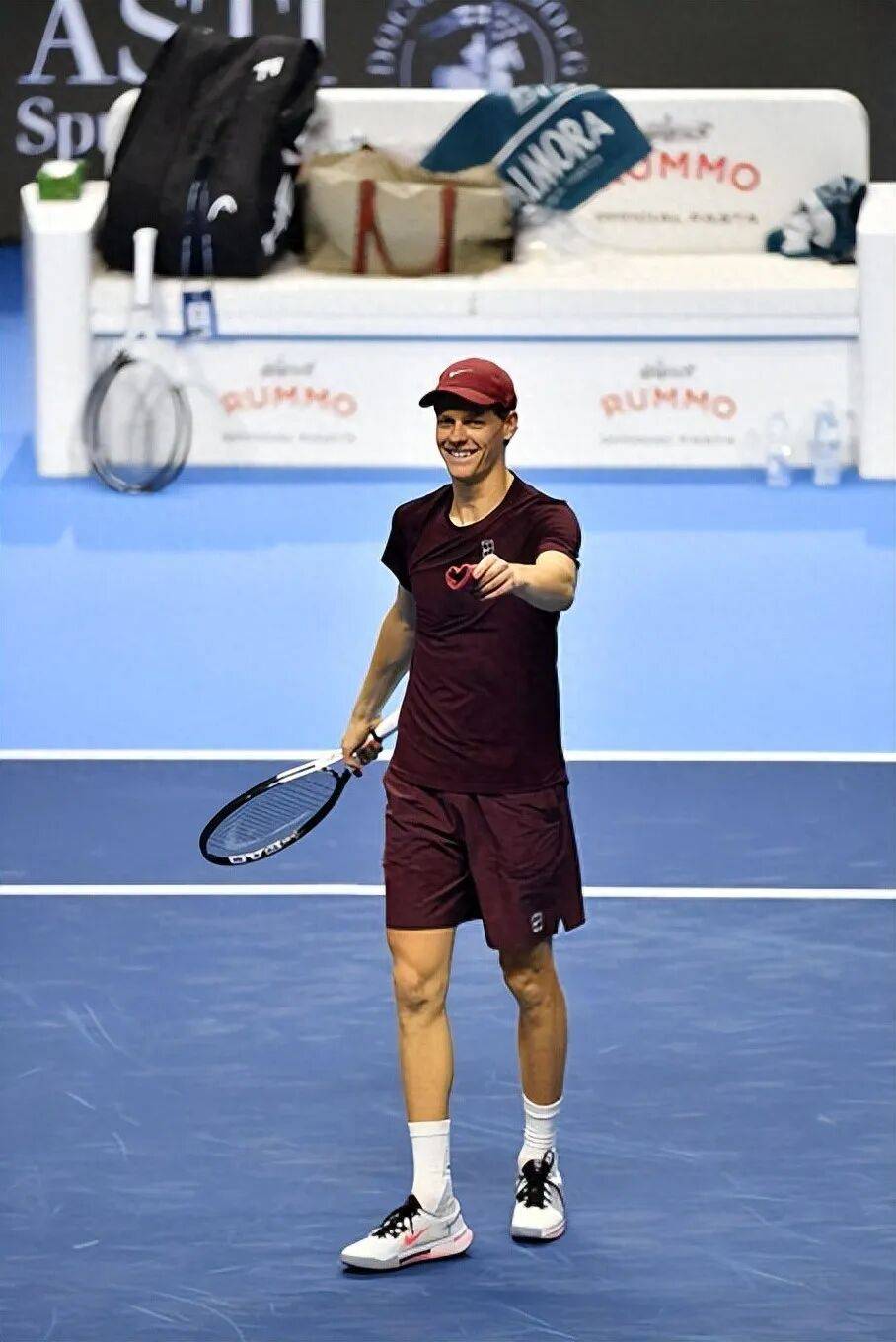 拉沃尔杯翻盘ATP总决赛,辛纳高光表现 拉沃尔杯翻盘ATP总决赛,辛纳高光表现