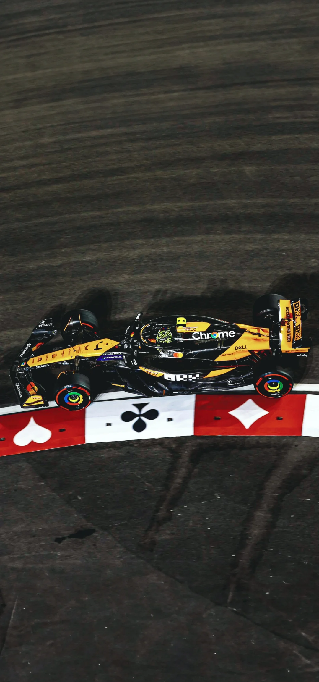 梅赛德斯险胜哈斯车队，塞恩斯惊艳四座