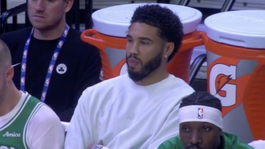 深圳队轻取广州队，塔图姆点燃赛场